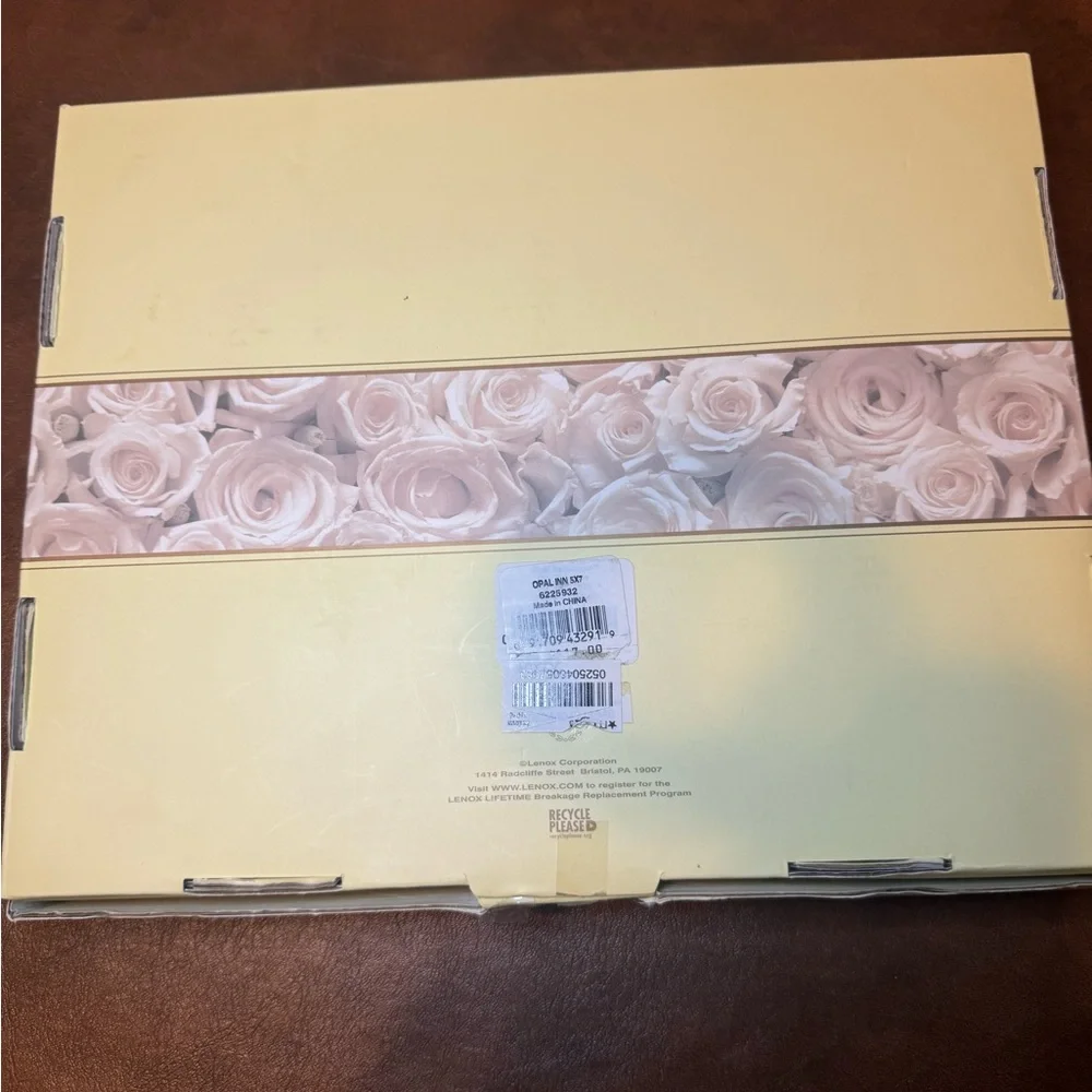 NWT Lenox Opal Innocence Ivory Picture Frame.